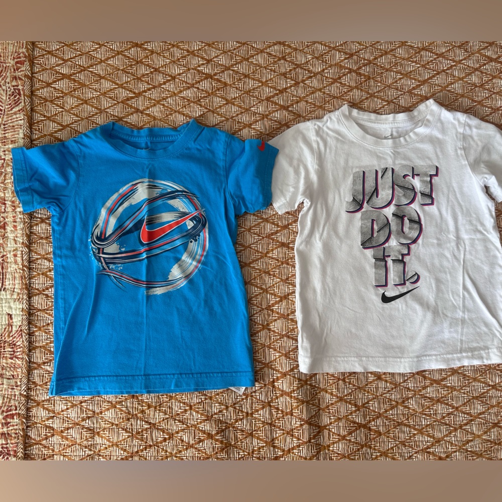 Boys Nike T-shirt lot of 2 blue and white size 6 the Nike tee